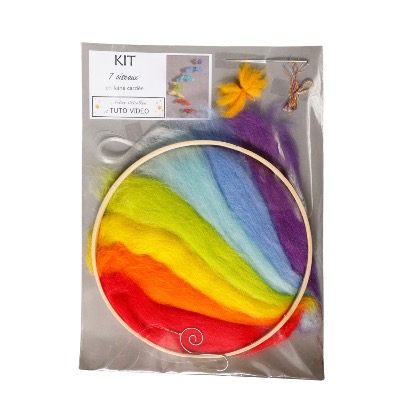Kit Laine cardée : Mobile Oiseaux Arc-en-ciel